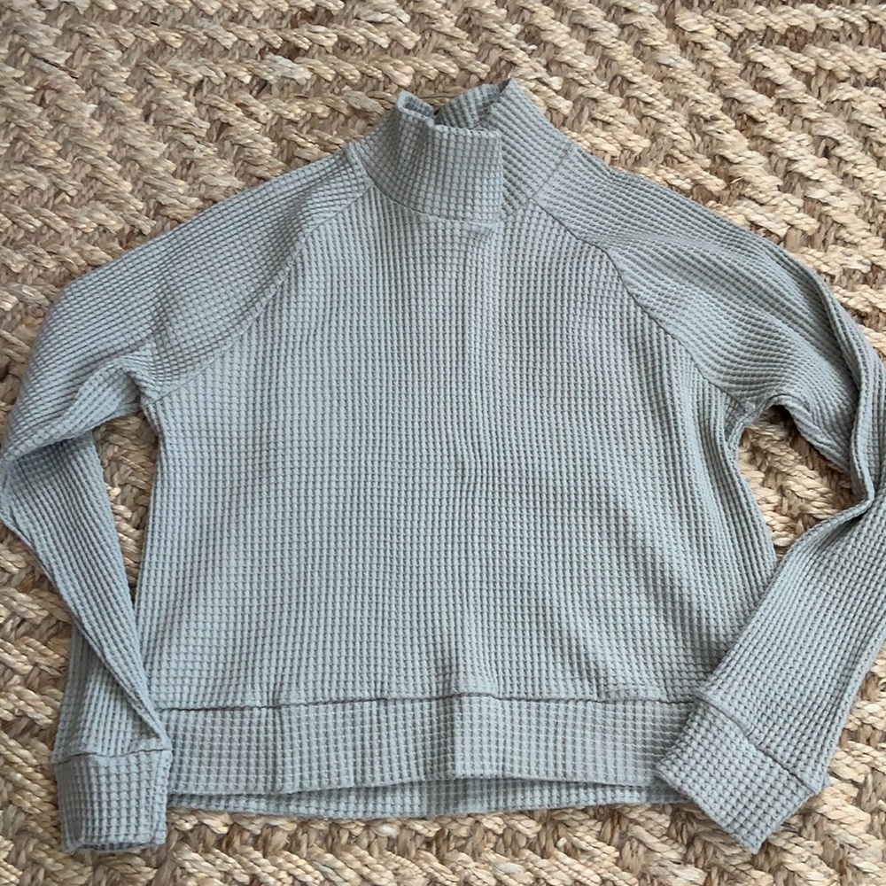 NorthFace cable knit sweater. Standard fit size S.